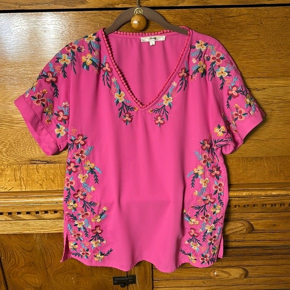 ANDREE BY UNIT Tops - Andree by Unit Boho Pink Floral Embroidered V-Neck Peasant Blouse Short Sleeve